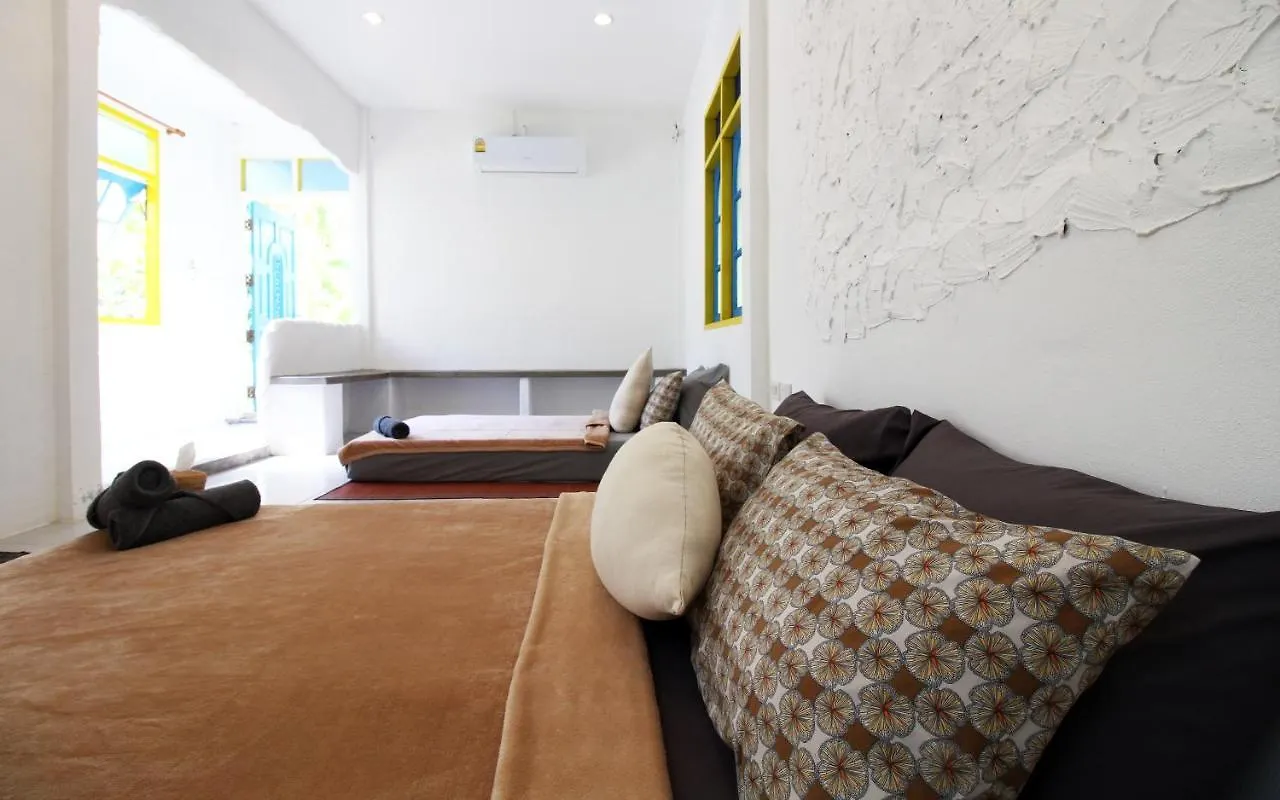 Malee Malee Guesthouse 코란타 홈스테이